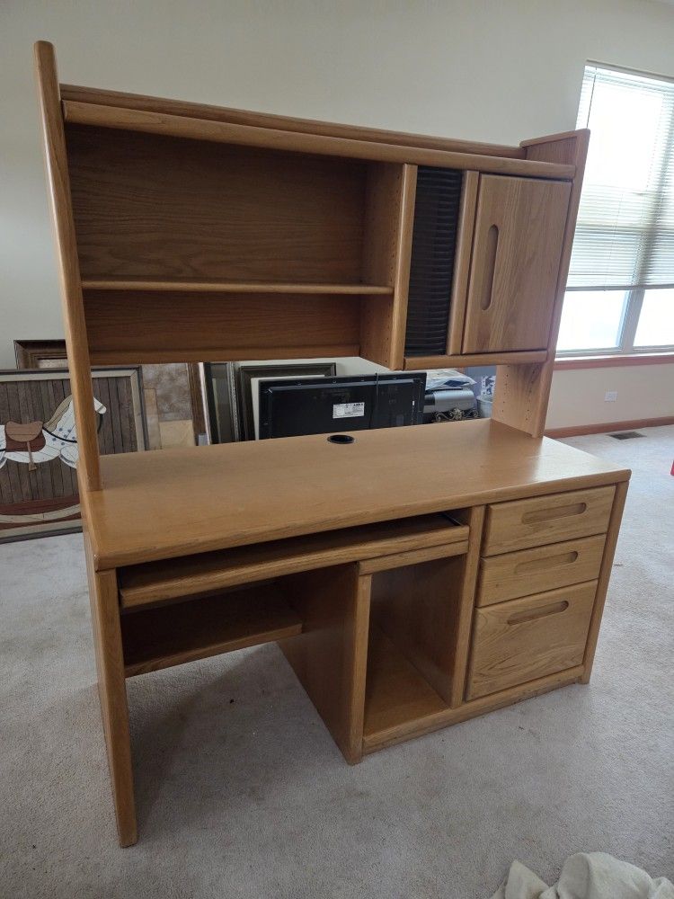 Computer Desk With Hutch
