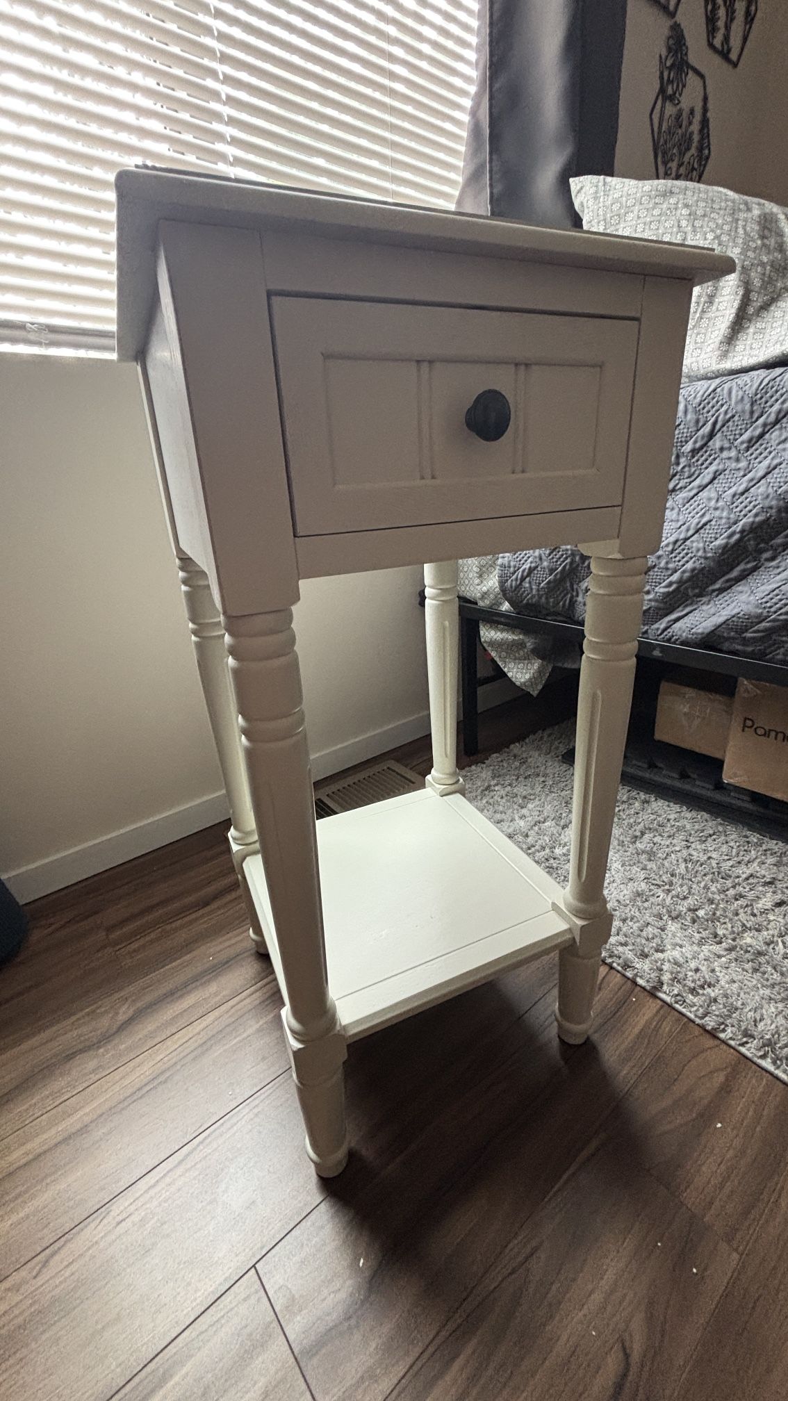 Simplify Antique White 1-Drawer End Table