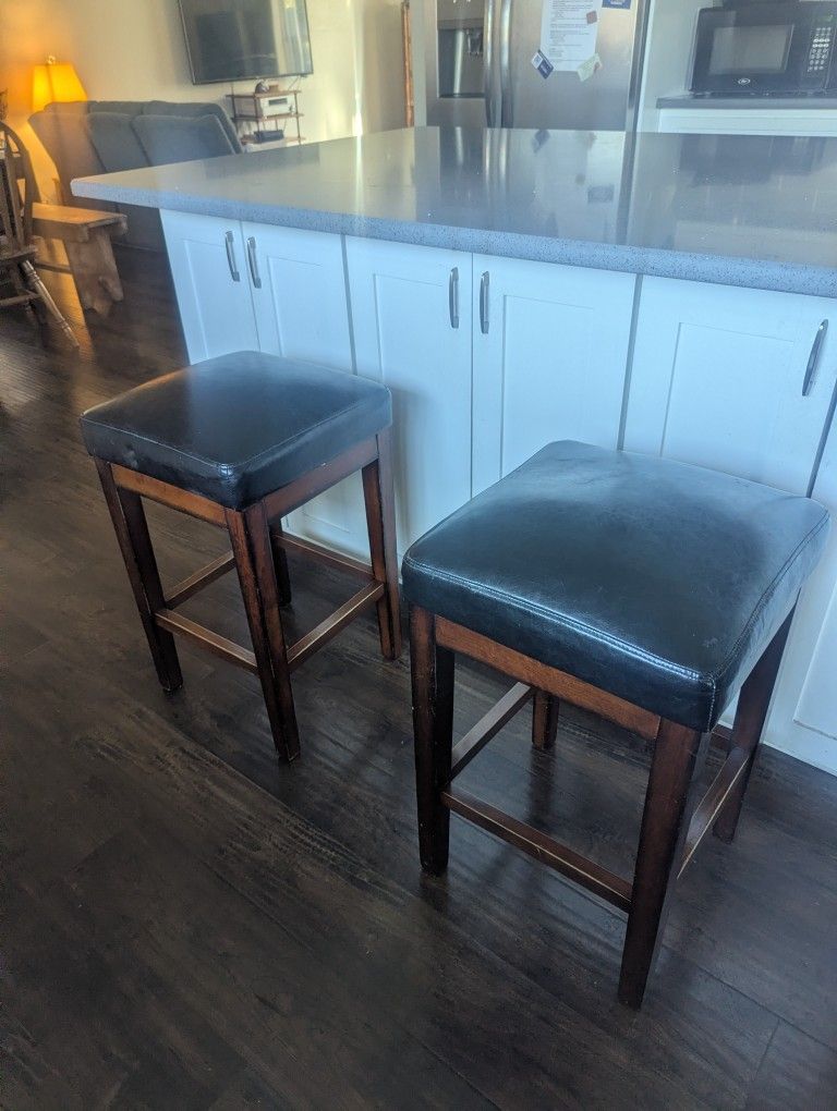 2 Counter High Stools