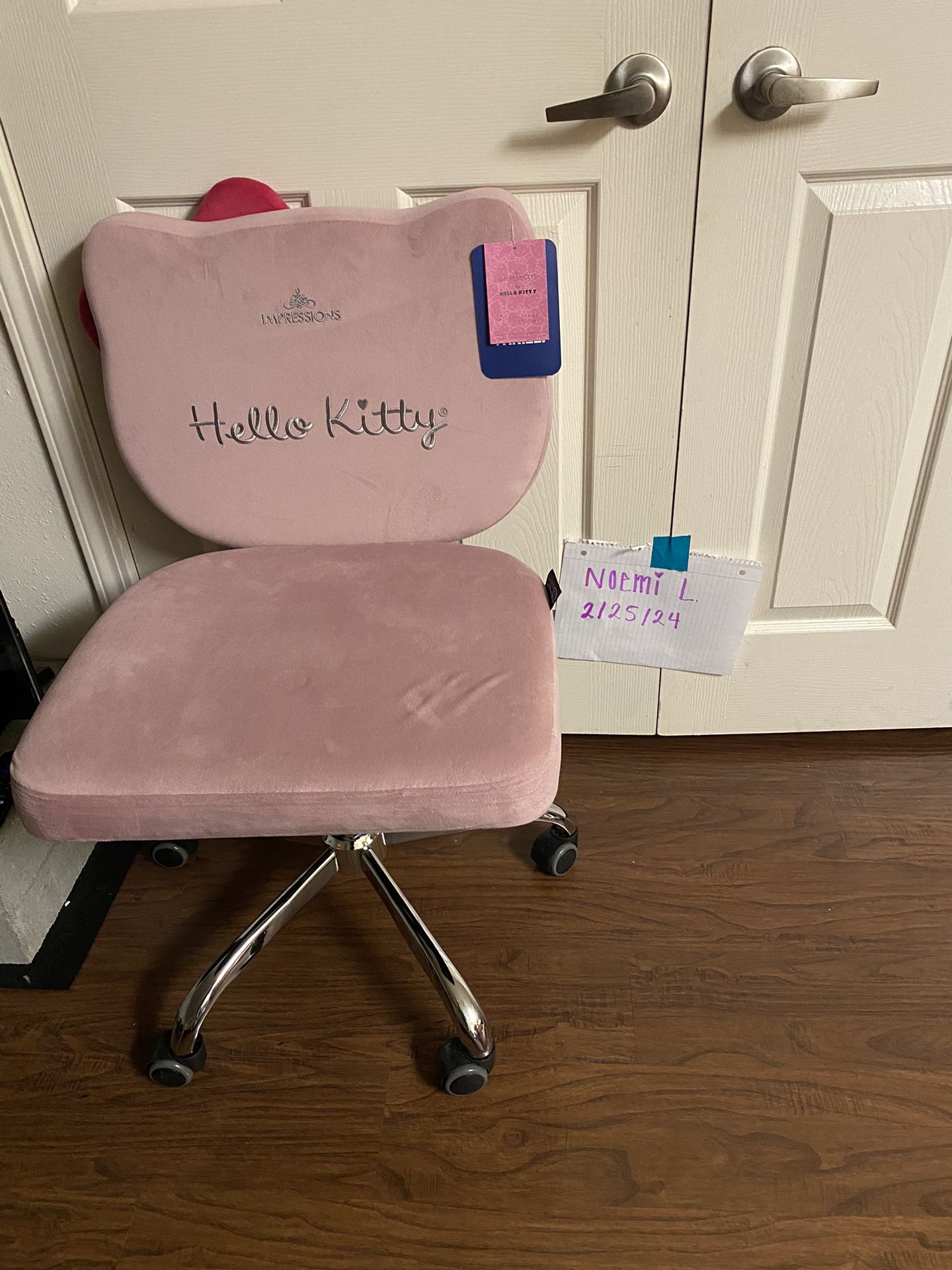 Hello Kitty Impressions Vanity Chair