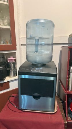 Ice maker/ water dispenser