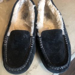 UGG Womens Size 7 Slippers Black