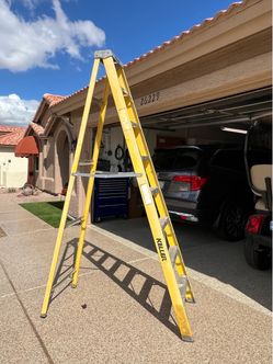 Keller Fiberglass Step Ladder 8’