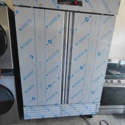 Un Refrijerador dos Puertas Es Comersial  Es De Restauran Tres Meses De Garantia Se lleva El Mismo Dia