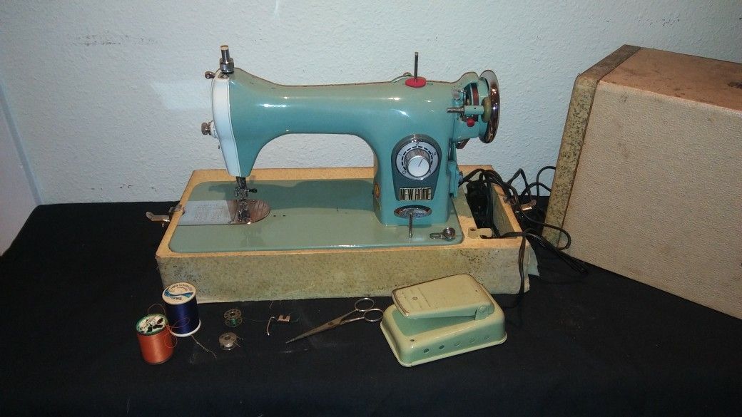 Vintage 1950's New Home (Janome) Sewing Machine - Japan Made Turquoise