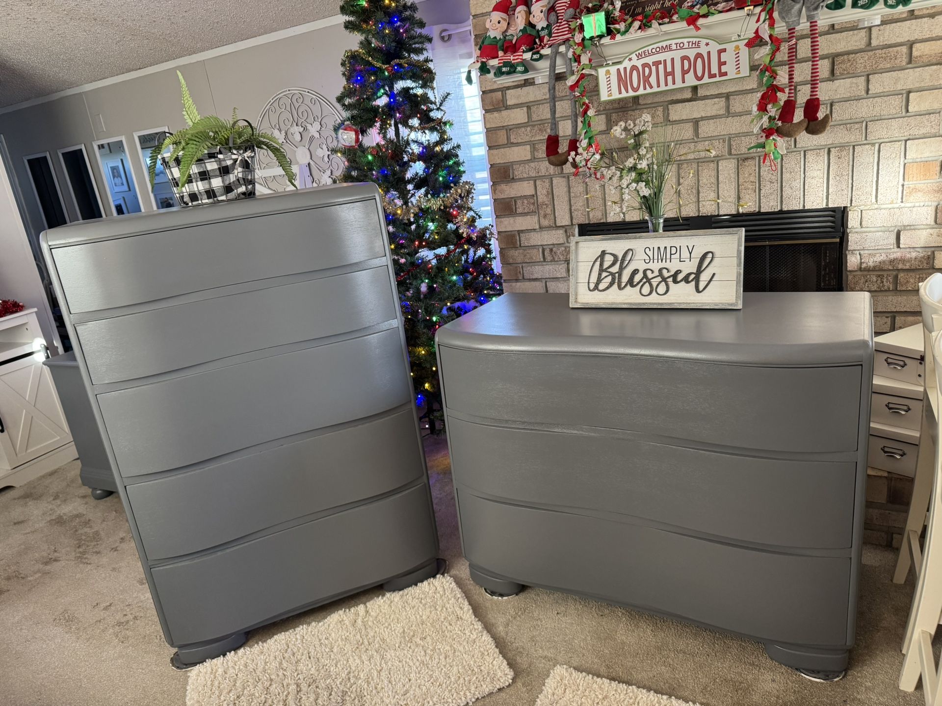 ✨✨GORGEOUS GRAY SOLID WOOD BEDROOM DRESSER SET✨✨