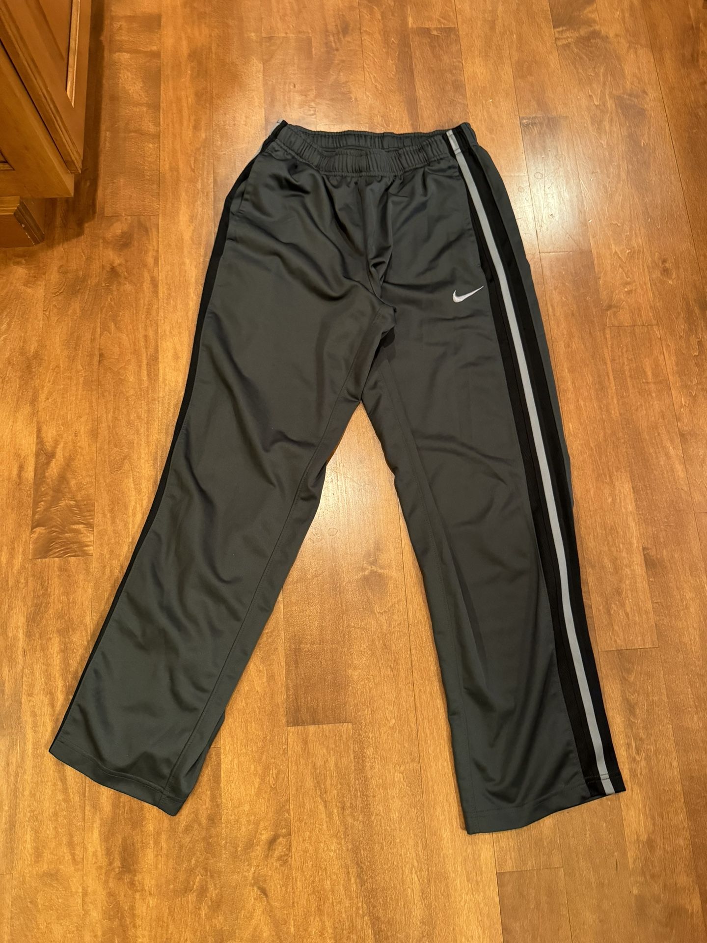 Men’s Nike Joggers Shipping Available