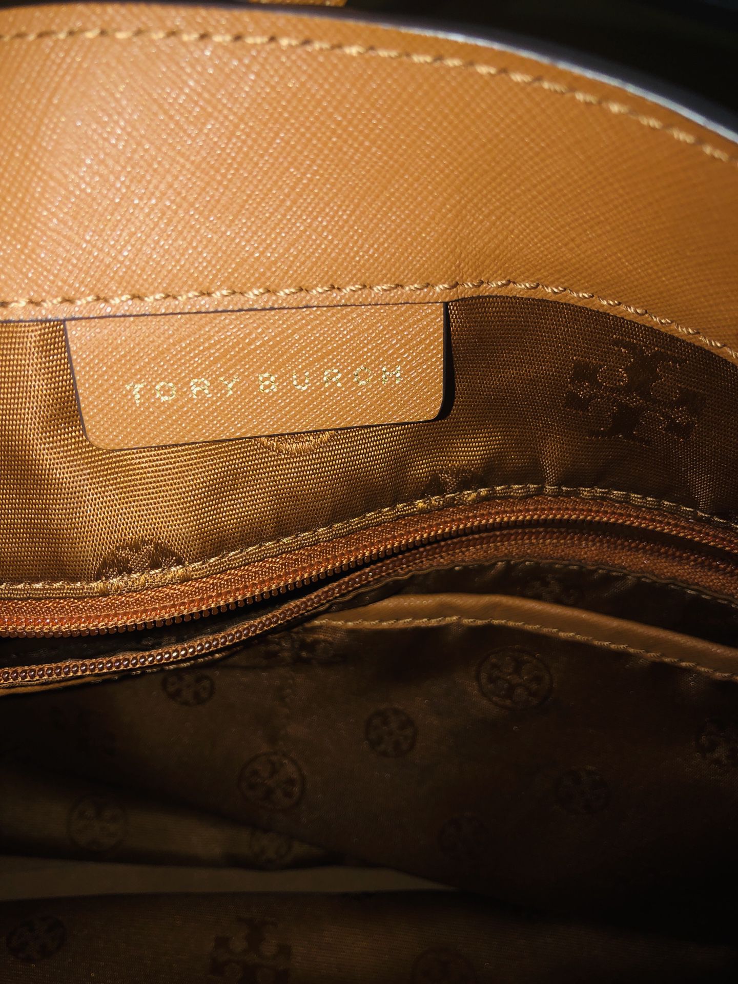 Tory Burch York Small Buckle Tote for Sale in Chantilly, VA - OfferUp