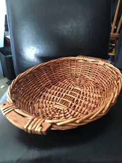 Really sturdy wicker oval tray with handles