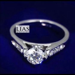 New 18k White Gold Engagement Ring 