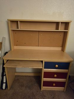 Desk with reversible planks