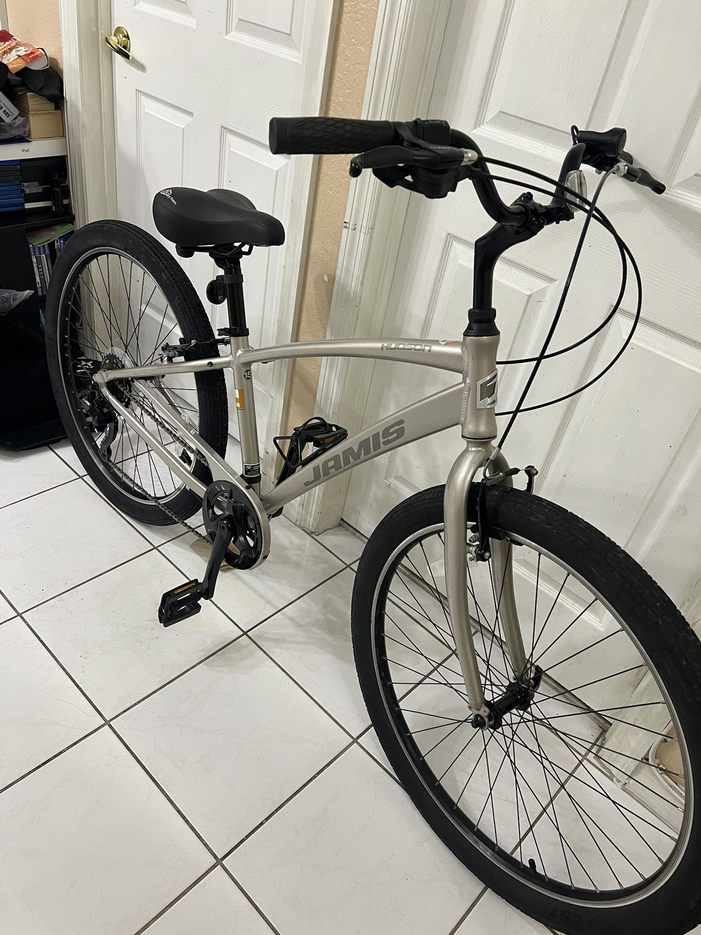 2020 Jamis Hudson hybrid cruiser 15” lightweight aluminum frame 27.5 WD WIDE CRUISER Tires $325 LIKE NEW