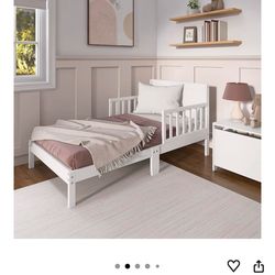 toddler bed (white)