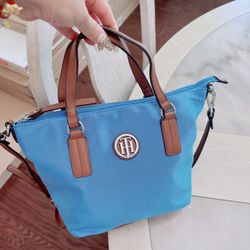 Tommy Hilfiger Women's Small Tote Handbag /Crossbody Bag/NWT