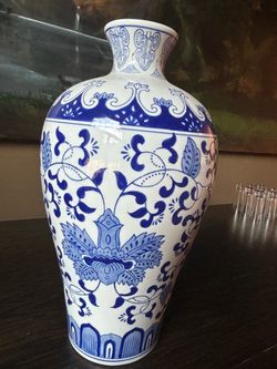 4 Blue and White Porcelain Floral Vase
