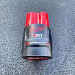 Milwaukee M12 12-Volt Lithium-Ion 2.0 Ah Compact Battery