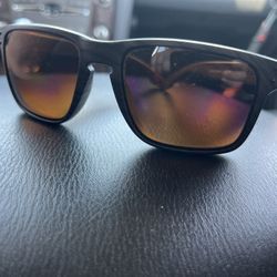BRAND NEW OAKLEY SUNGLASSES