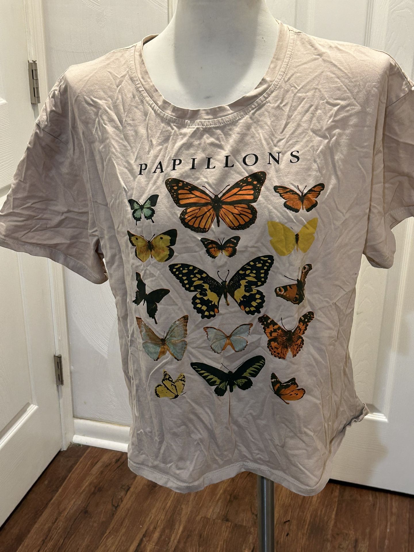 Romwe Women’s Size XL Papillons Butterfly Short Sleeve Graphic Tee