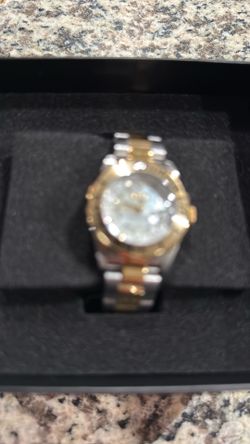 Woman’s invicta pro diver Ronda