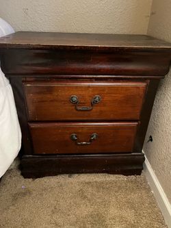 Set of 2 Wooden Nightstands ✨