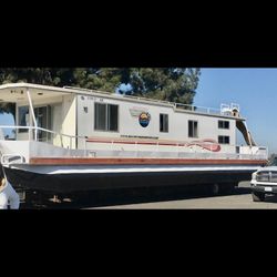 1982 Masterfab House Boat 