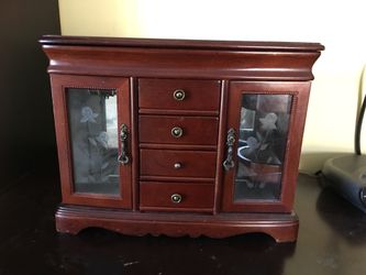 Jewelry box