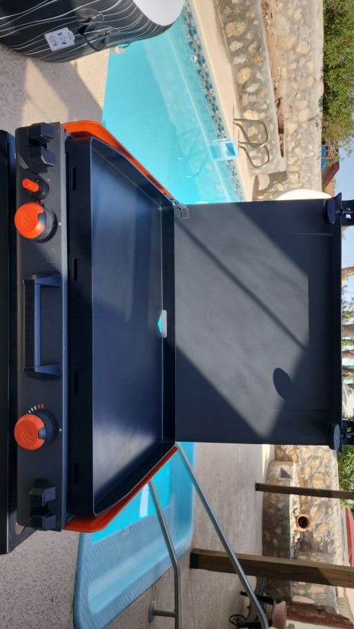 Blackstone Adventure Ready 20”x14” 2-Burner Propane Camping Griddle with Latching Hood and Handle