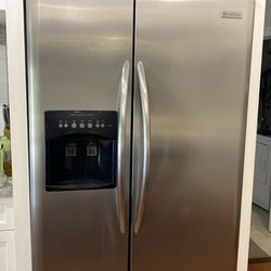 Professional Series Frigidaire 2005- ice and water