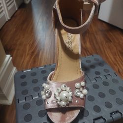 $20 OBO Women's Pearl And Pink Heels Sz8