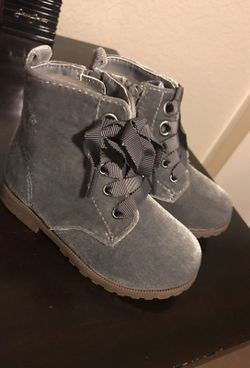 Girls boots