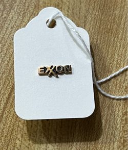 Exxon Gas Oil Company Gold Award Pin