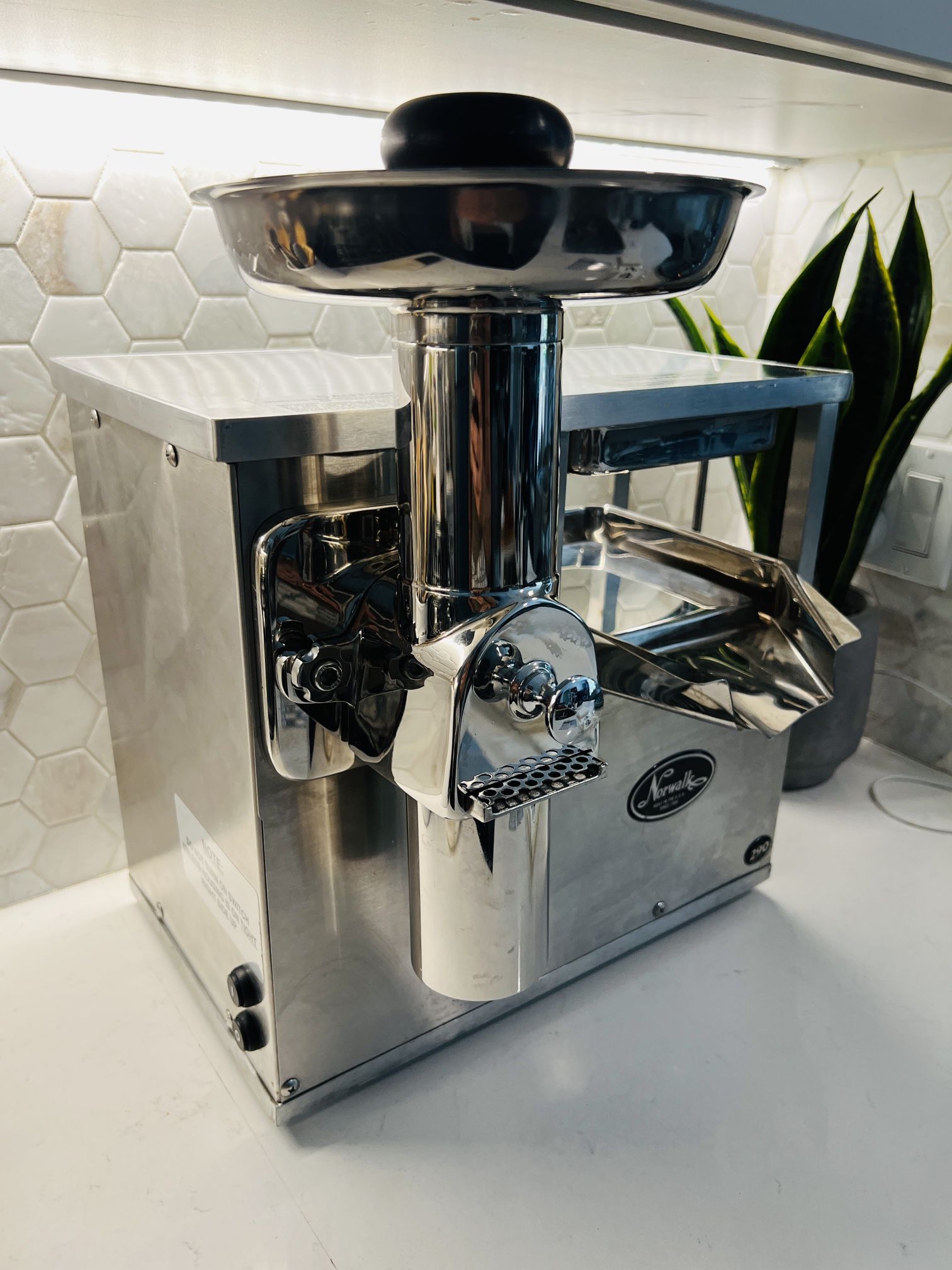 Norwalk Juicer Model 290 – Excellent Condition + Extras, image size:1512x2016
