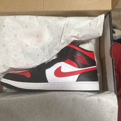 Air Jordan 1 Mid