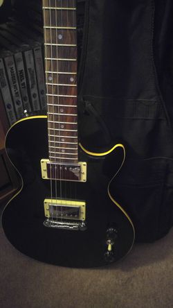 Electric guitar with bag