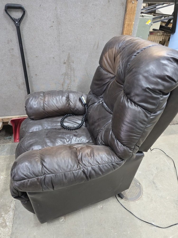 LEATHER ELECTRIC LIFT CHAIR