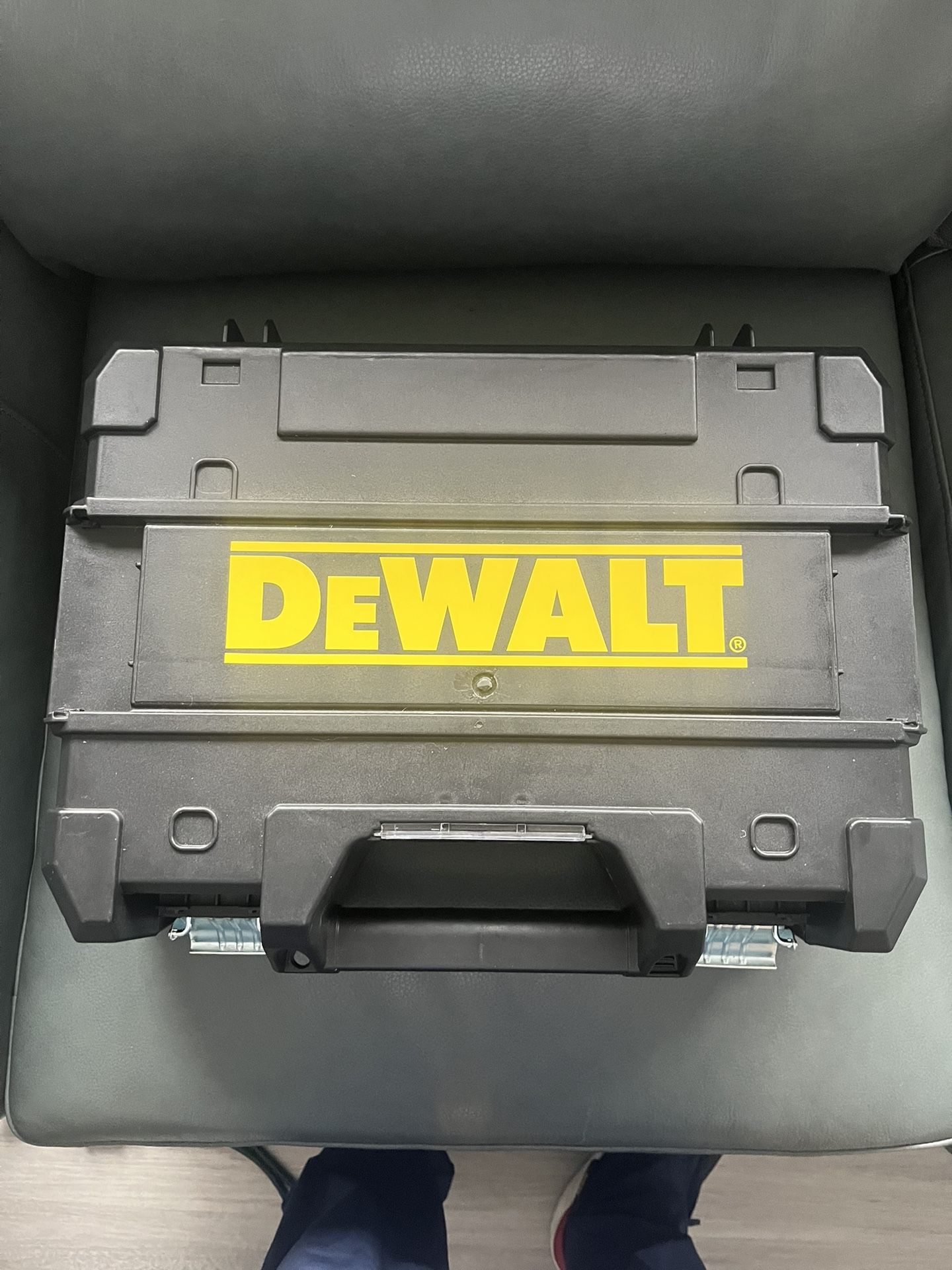 Authentic 360 Dewalt laser level no replica