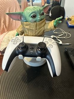 Baby Yoda Controller Holder Stand
