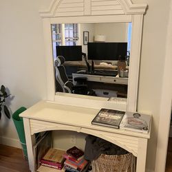 Entryway Table And Mirror Set 