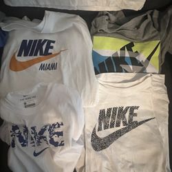 Boys Nike Bundle sizes Med and Large - 13 pcs
