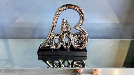 Love Couple Sculpture Size: 13"W X 5"D X 12"H Material: Ceramic