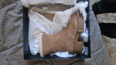 Coach boots size 8.5