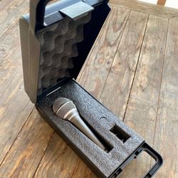 Samson Q7 handheld supercardioid dynamic microphone with protective case