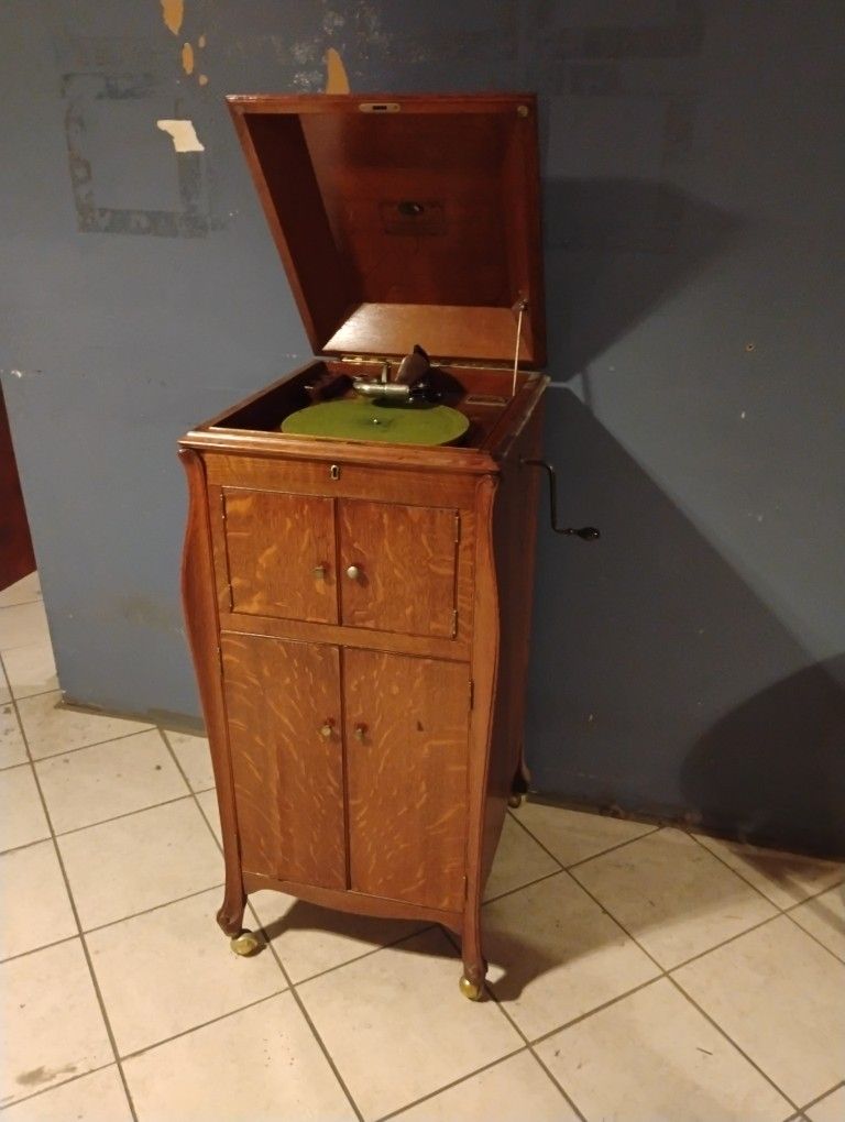 Antique Victor Victrola phonograph a cabinet-style model.
