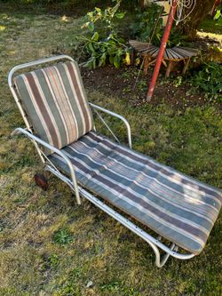 Vintage aluminum lounge chair for yard or pool side
