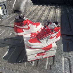 Jordan 1 Retro University Red 10.5