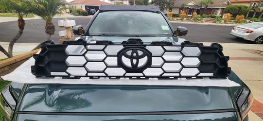 Toyota 4Runner 2025+, 6 Gen OEM Grill