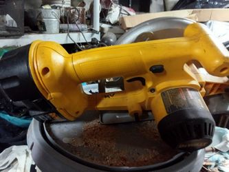 DeWalt saw charger and blades