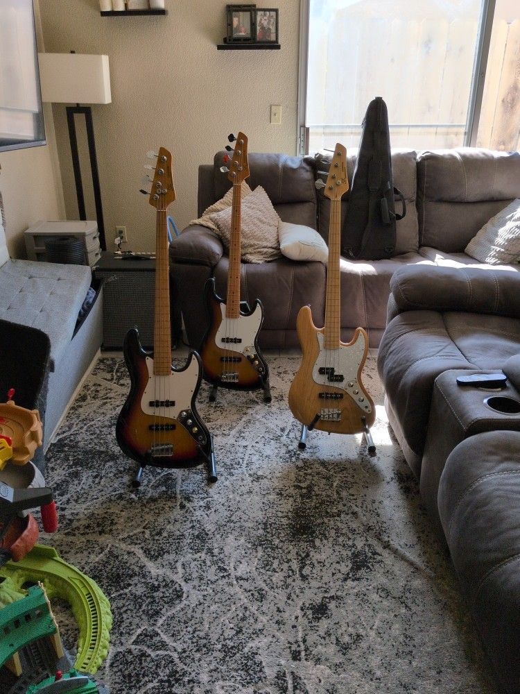 Bass Guitars.       *SX Jazz Bass Trio *