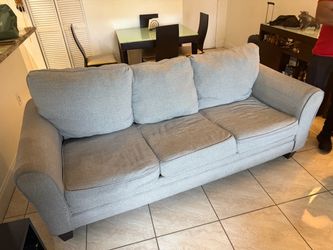 Light Gray 3-Seat Sofa – Excellent Condition – Pull-Out Sleeper
