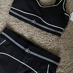Alo Yoga Heart Throb New Collection Medium Black Two Piece Set